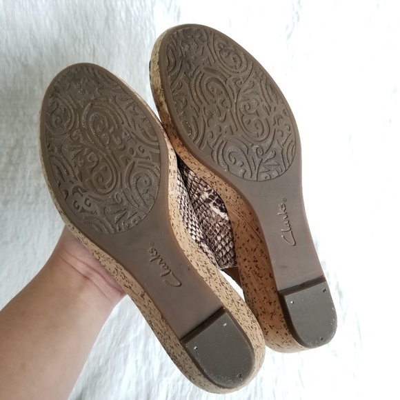 CLARKS | Snake Skin Pattern Wedge Sling Back - Picture 5 of 5